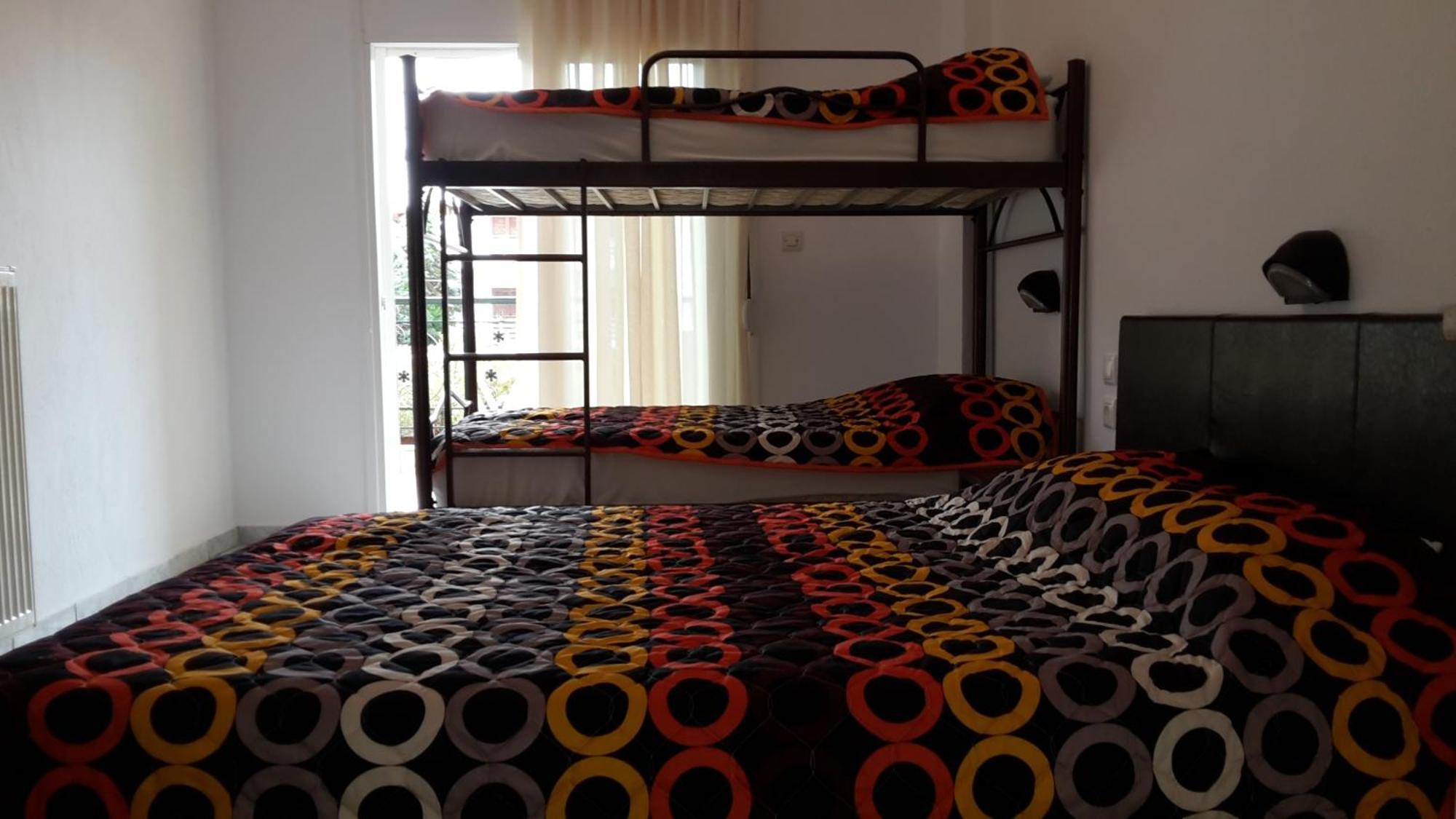Vicky Rooms Паралия Дионисиу Стая снимка