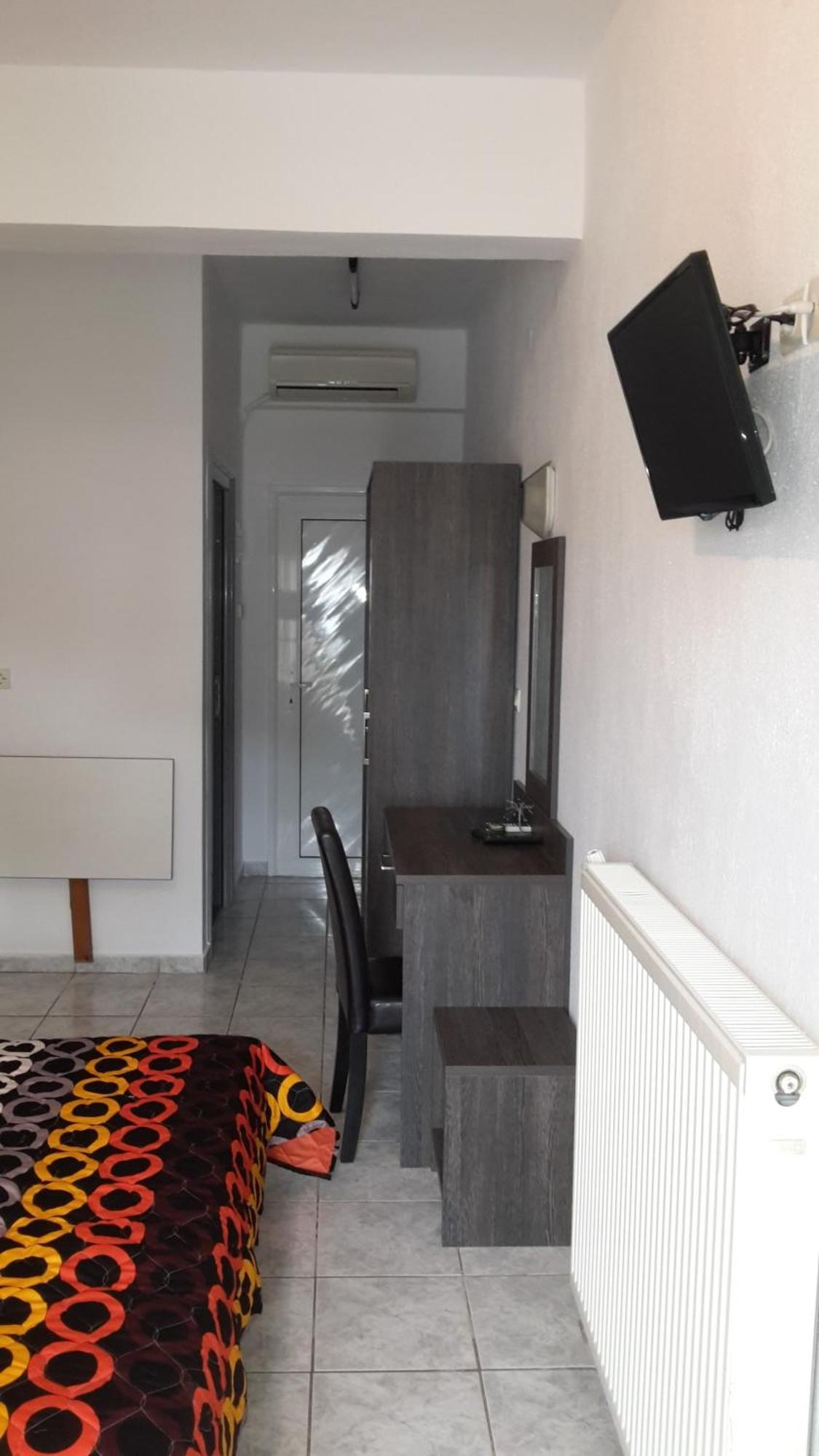 Vicky Rooms Паралия Дионисиу Стая снимка