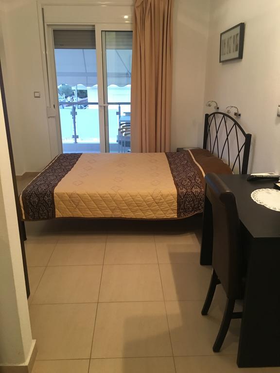 Vicky Rooms Паралия Дионисиу Екстериор снимка